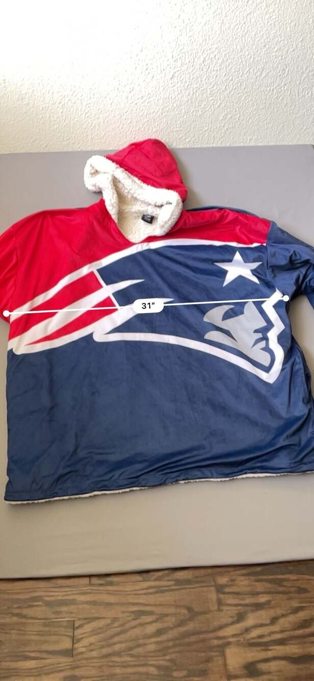 New England Patriots Oversized Sherpa-Lined Wearable Blanket Hoodie - Picture 7 of 8